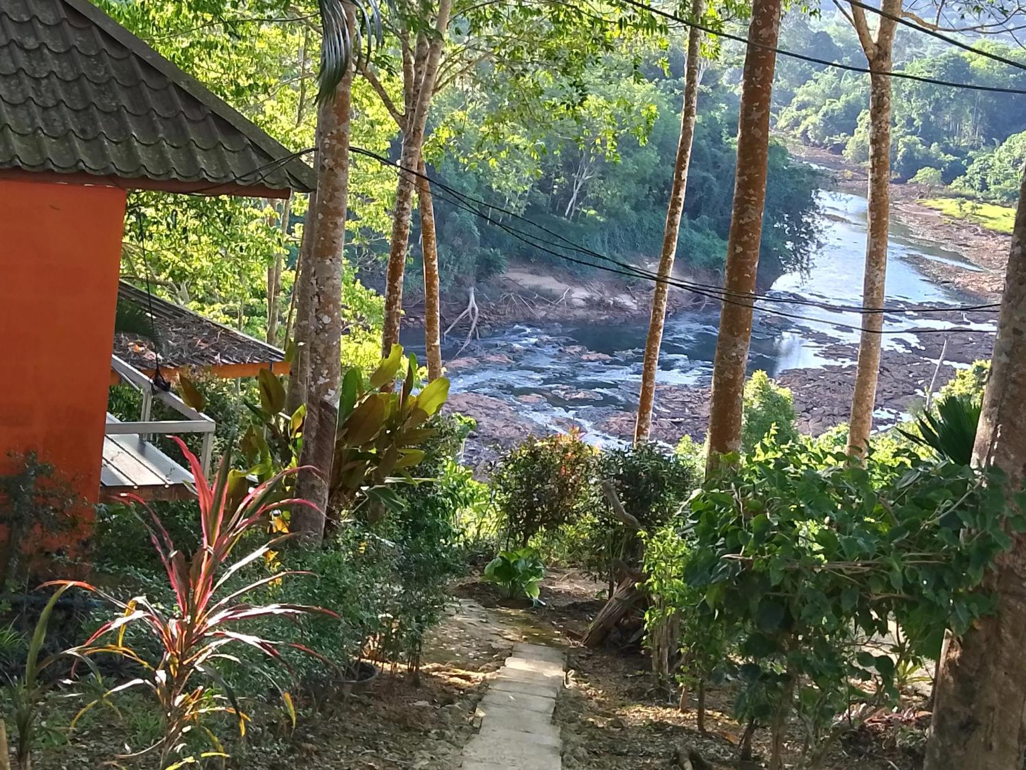 ภูริรักษ์ Séjour chez l'habitant Ban Pha Saeng Lang